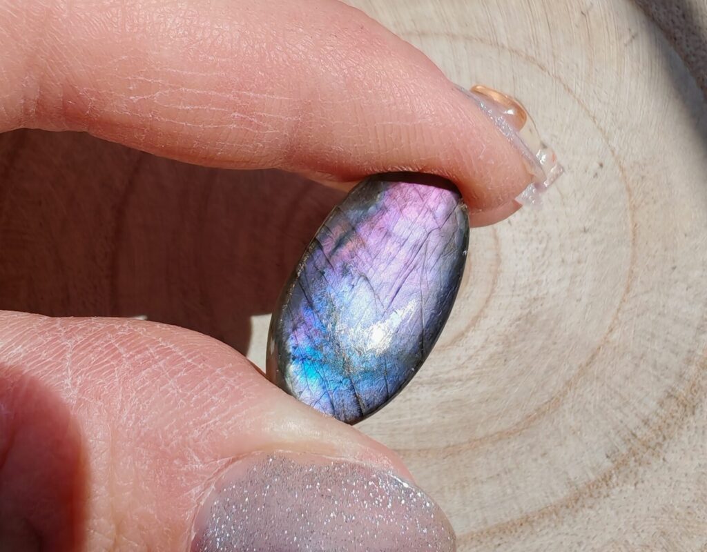 Labradorite viola
