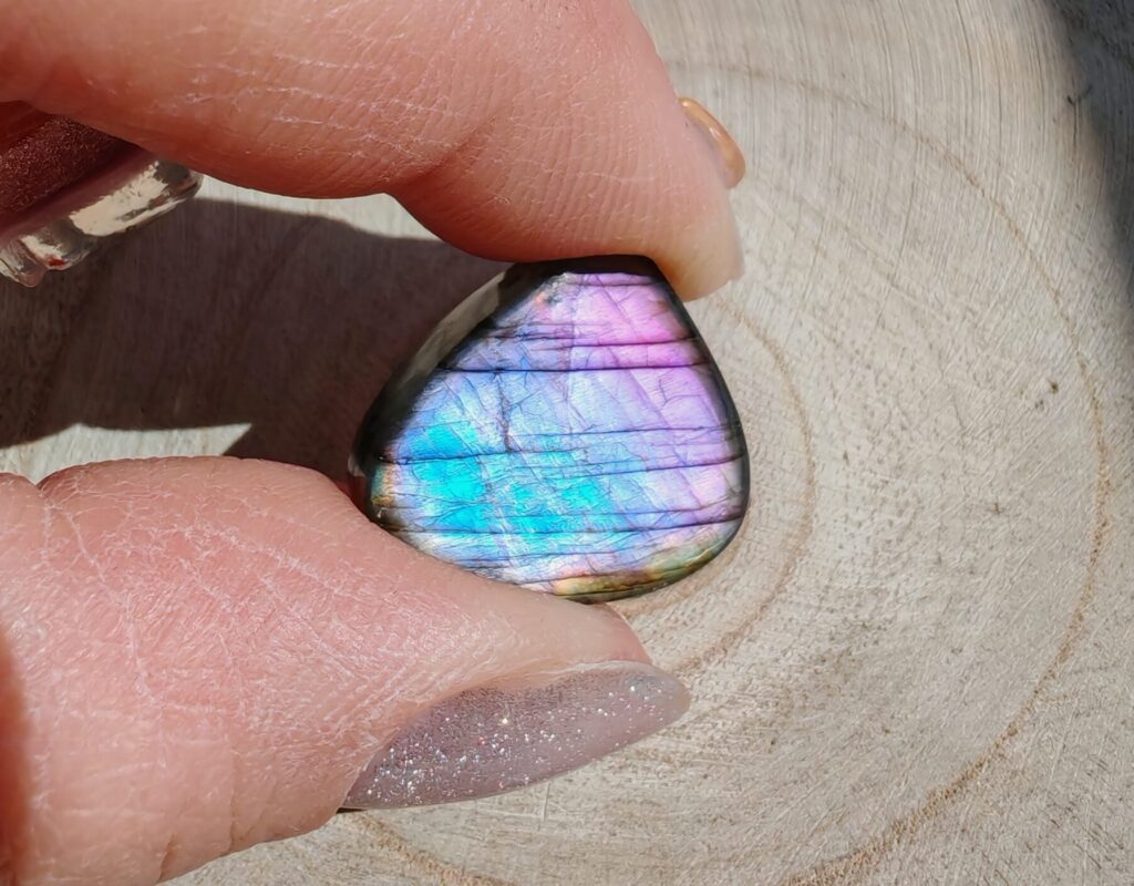 Labradorite viola