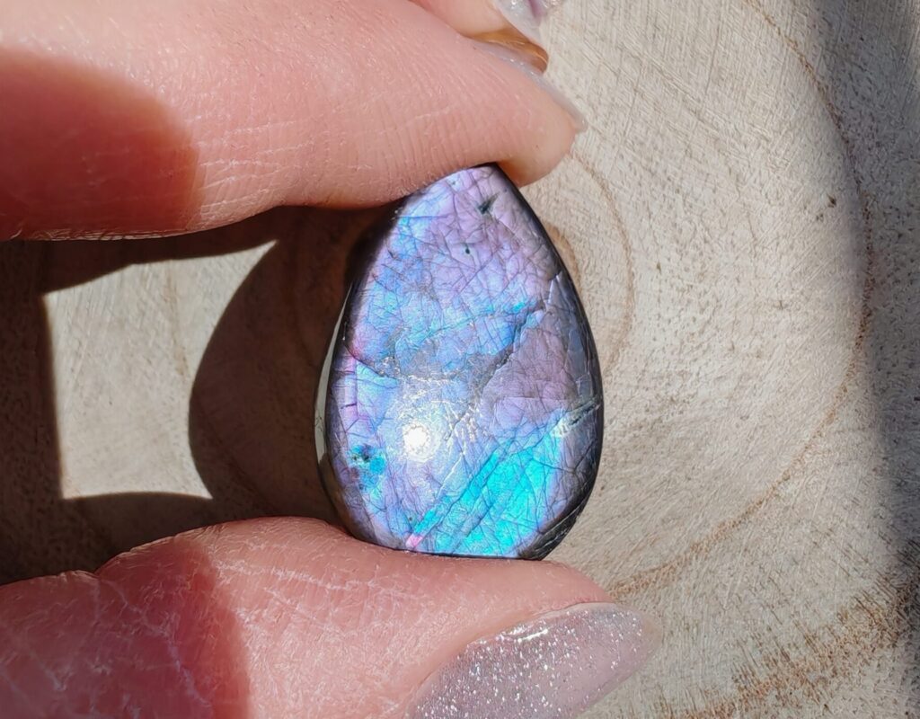 Labradorite viola